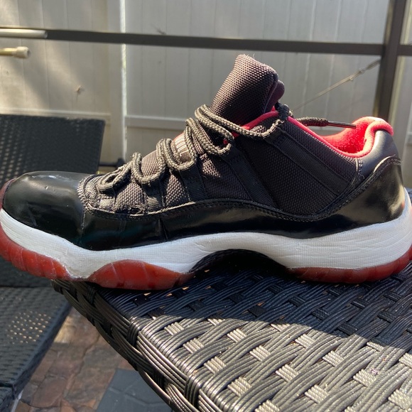 Size 10 - Jordan 11 Retro Low bred 2015 - Picture 4 of 8